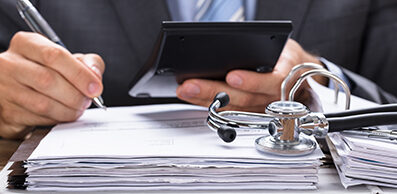 Man conducting third party compliance audit.